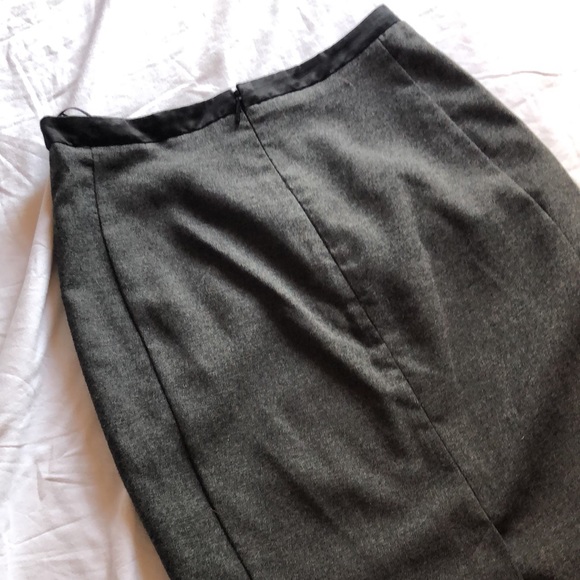 Interview/conference pencil gray skirt killer! - Picture 3 of 3